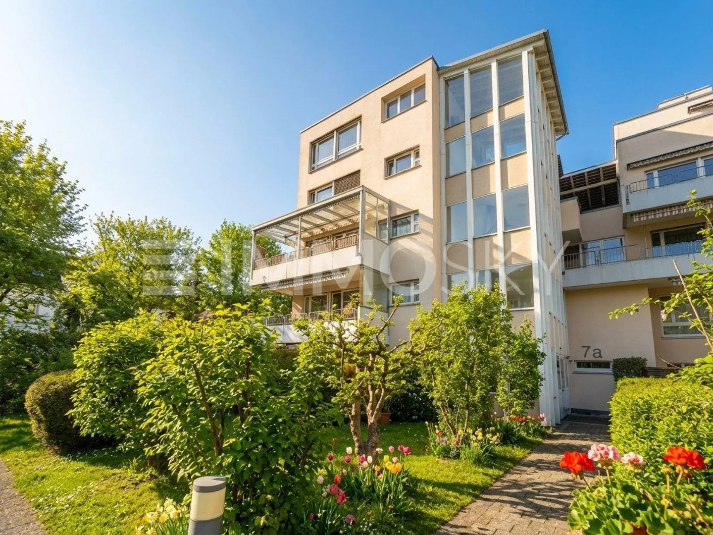 Charmante Wohnung mit Balkon - Foto 1 von 5