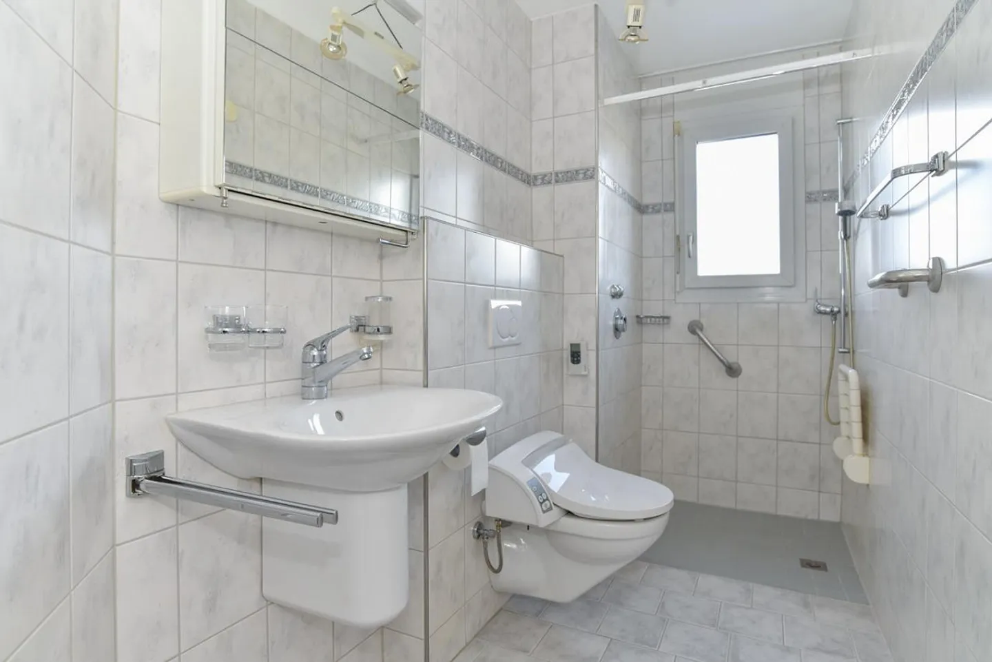 Emménager et profiter : Appartement bien entretenu avec balcon et ascenseur - Photo 11 sur 13