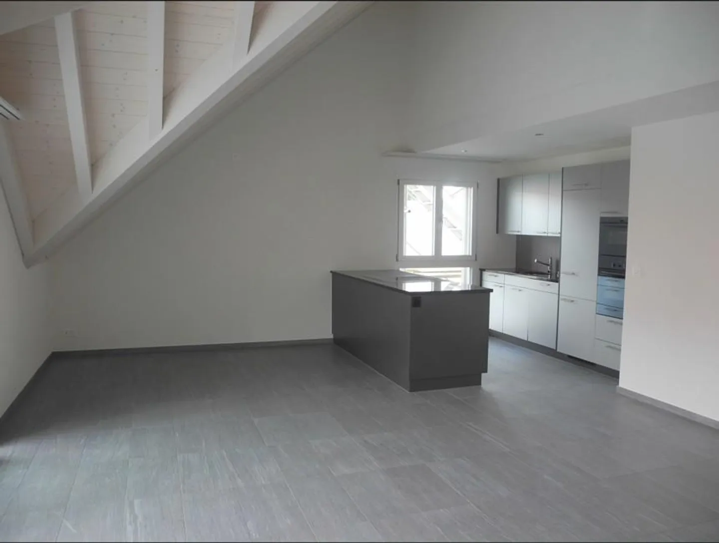 Helle 4.5-Zimmer Familienwohnung mit grossem Balkon - Foto 3 von 11