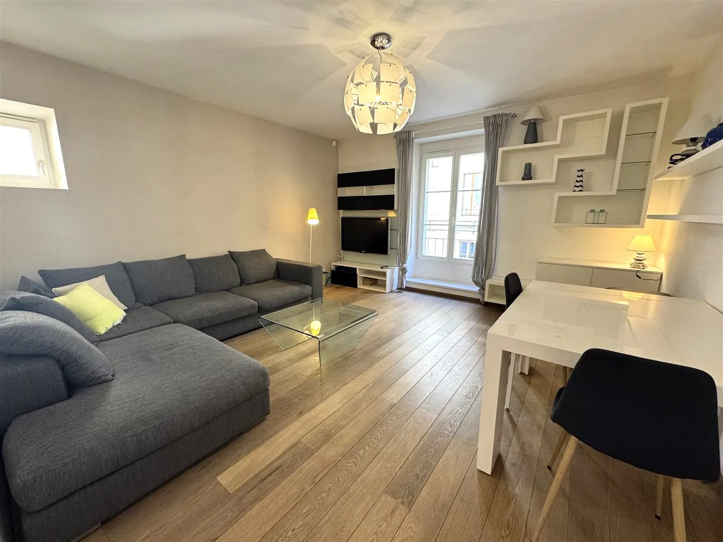 Charmant Appartement 3 Pièces - Photo 2 sur 4