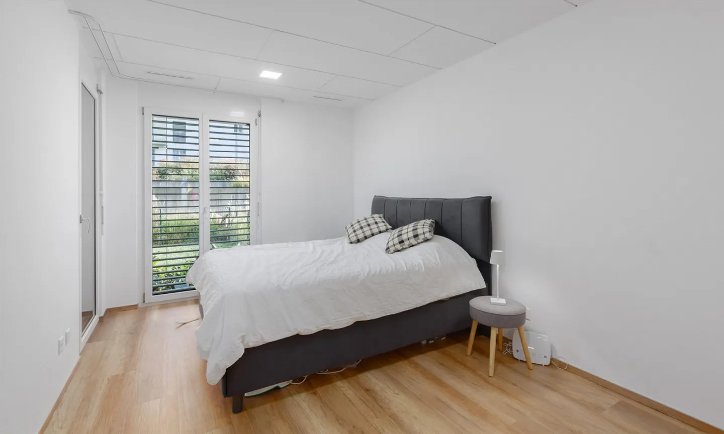 APPARTEMENT ÉLÉGANT DE 4,5 PIÈCES AVEC GRAND JARDIN À LUGANO FIGINO - Photo 4 sur 9