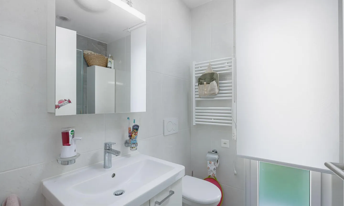 APPARTEMENT ÉLÉGANT DE 4,5 PIÈCES AVEC GRAND JARDIN À LUGANO FIGINO - Photo 6 sur 9