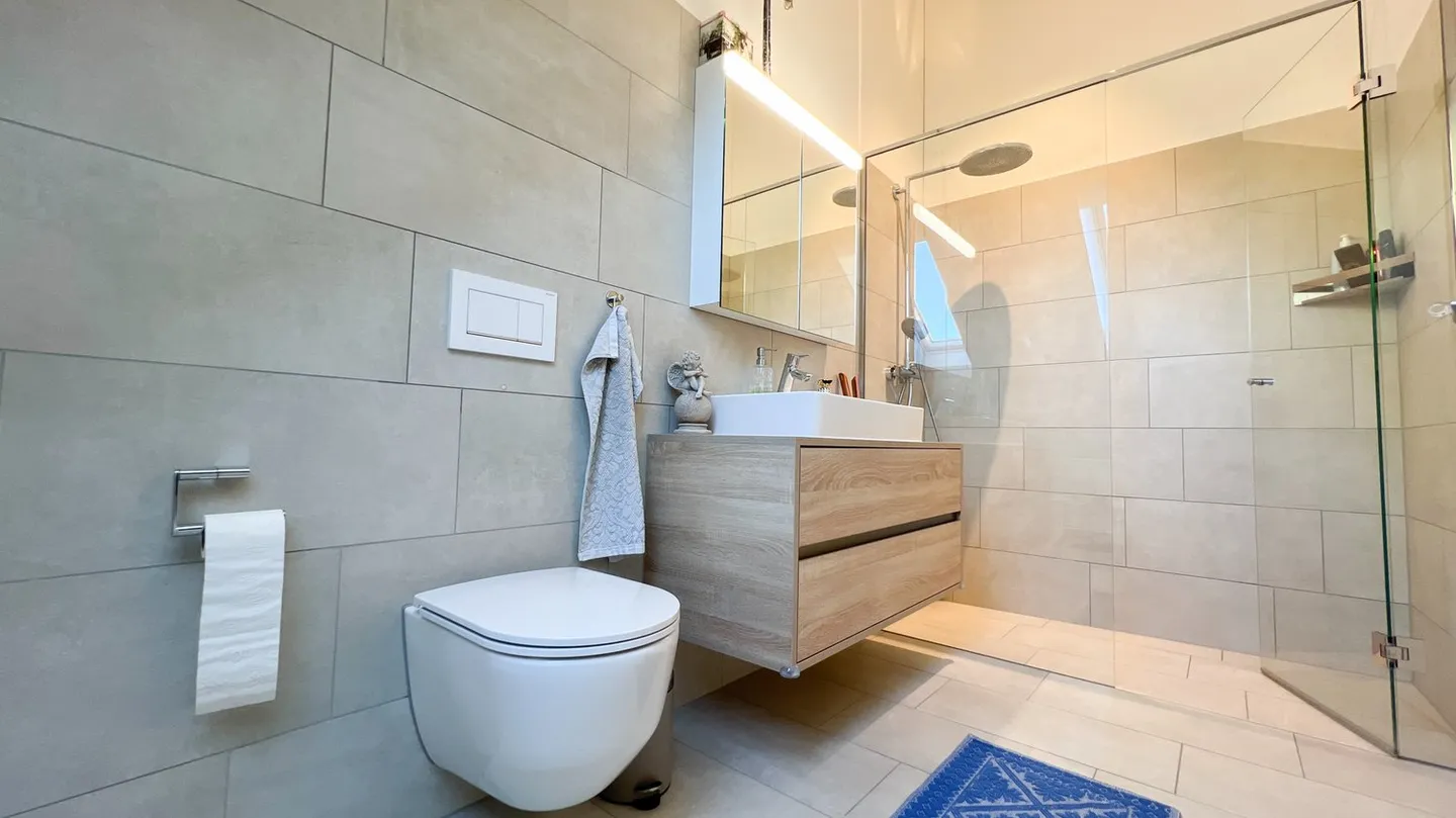 Mörschwil: Stylish 3.5-Room Penthouse with Loggia and Lake View - Photo 6 of 10