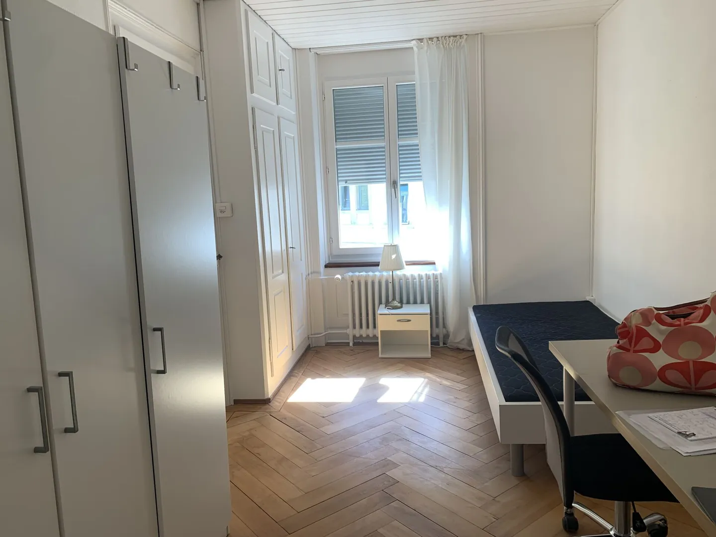 Camera condivisa arredata in appartamento in stile Liberty (2° piano a sinistra stanza 4) - Foto 1 di 5