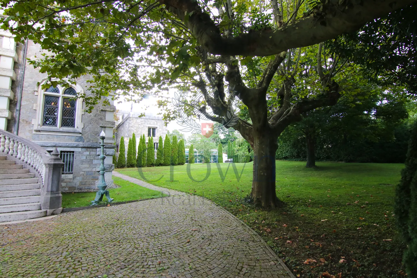 Castle Life at Your Fingertips! - Photo 7 of 37