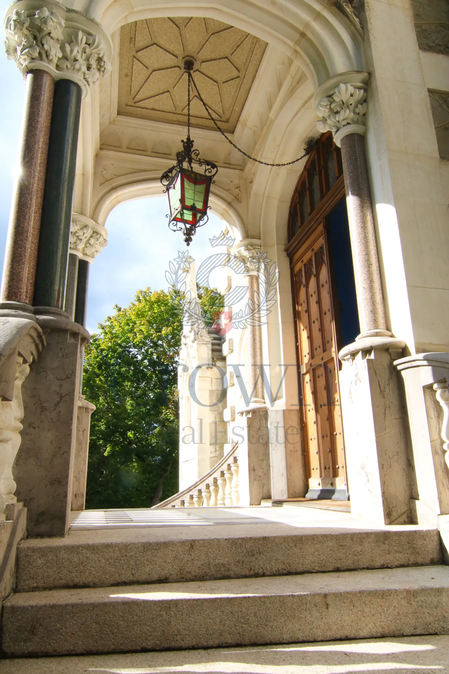 Castle Life at Your Fingertips! - Photo 8 of 37