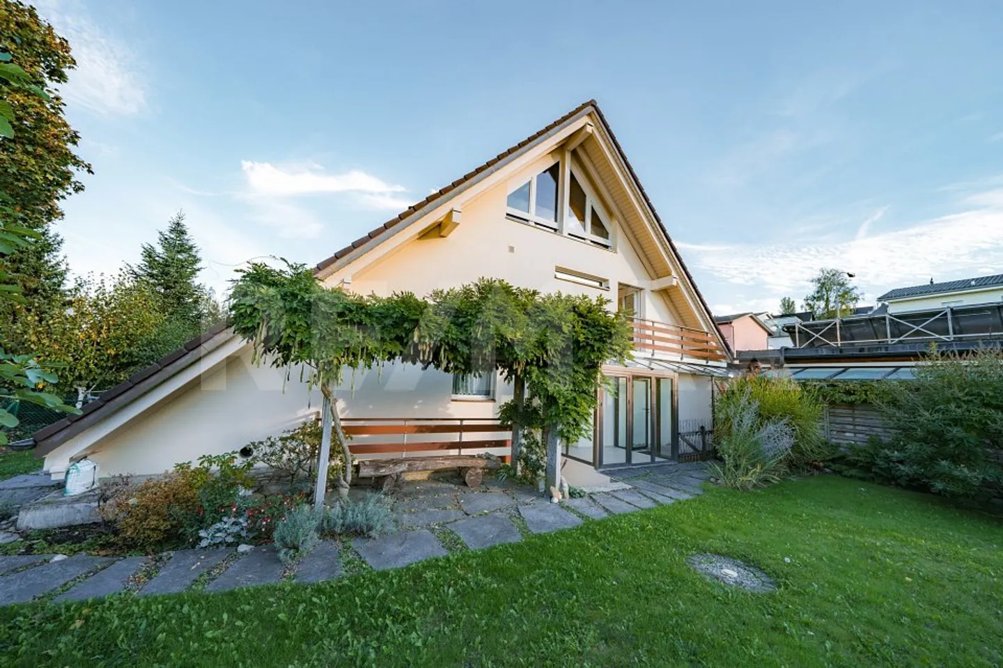 Charmantes 5.5-Zimmer-Doppeleinfamilienhaus an ruhiger Lage in Dällikon - Foto 2 di 13