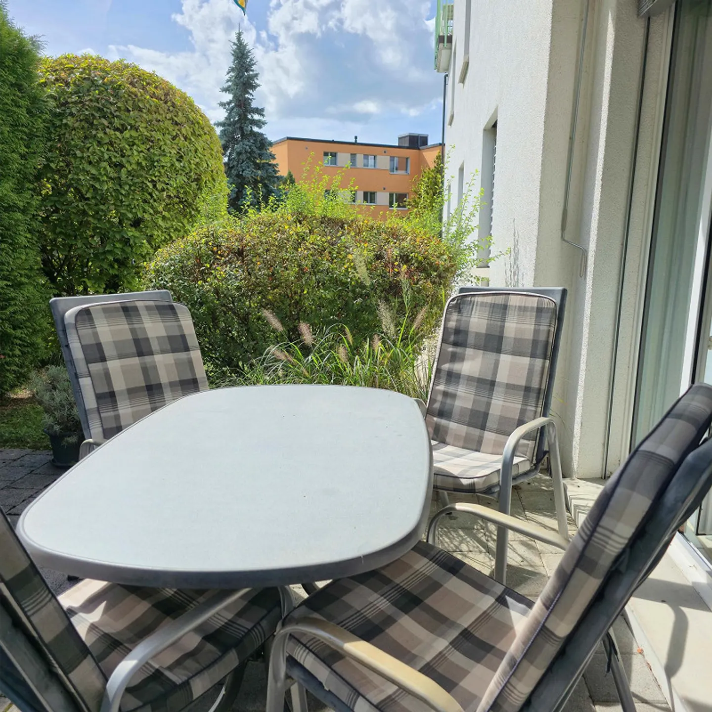 Bright 1.5-room apartment with garden seating area and parking space - Photo 6 of 7