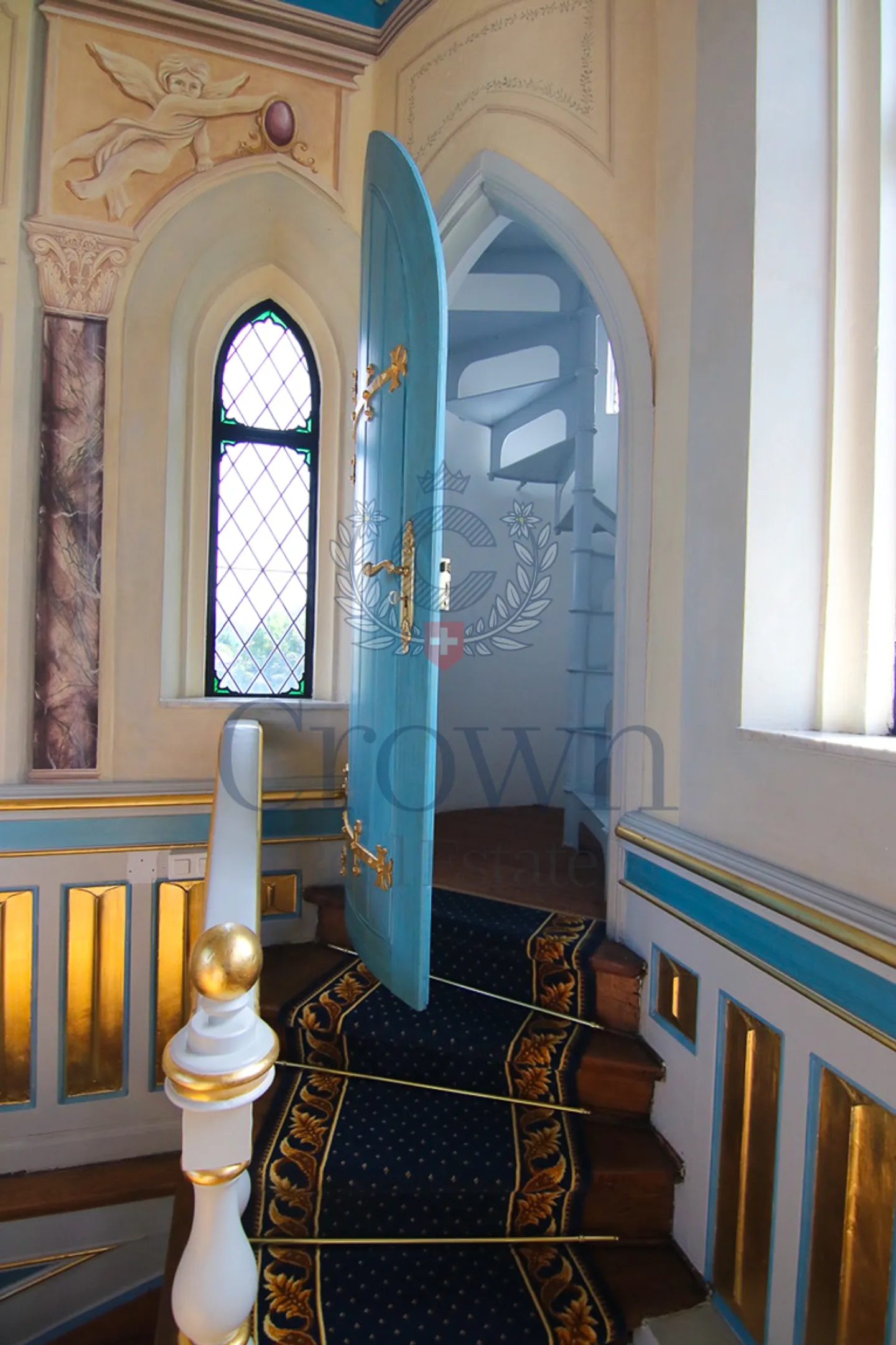 Castle Life at Your Fingertips! - Photo 19 of 37