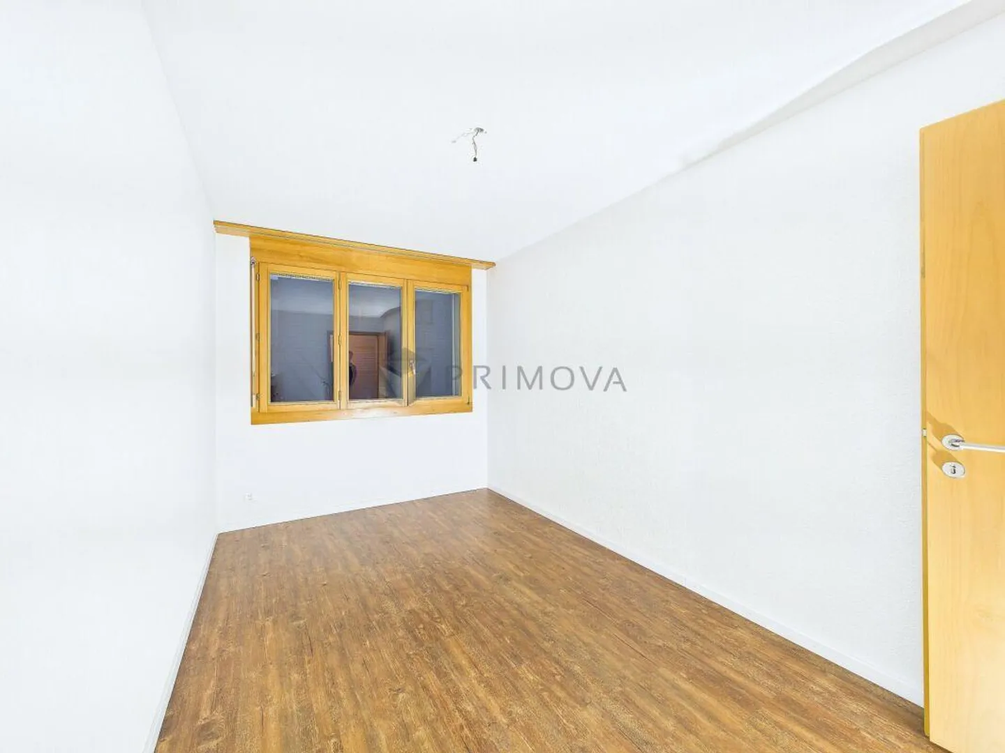 Light-flooded 4.5 room apartment with mountain view and charm - Photo 5 of 10