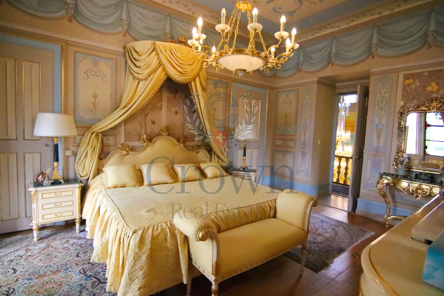 Castle Life at Your Fingertips! - Photo 25 of 37