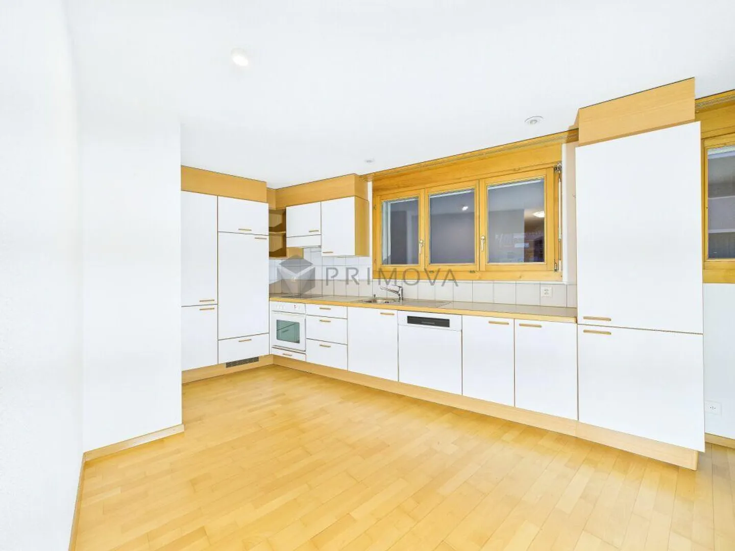 Light-flooded 4.5 room apartment with mountain view and charm - Photo 2 of 10