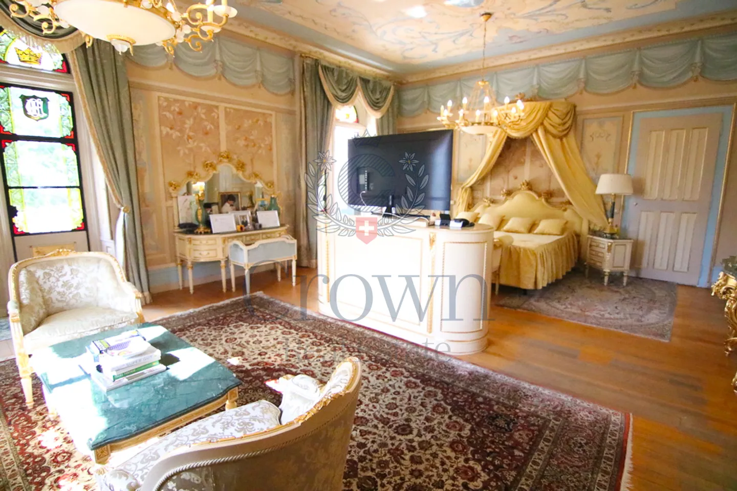 Castle Life at Your Fingertips! - Photo 28 of 37