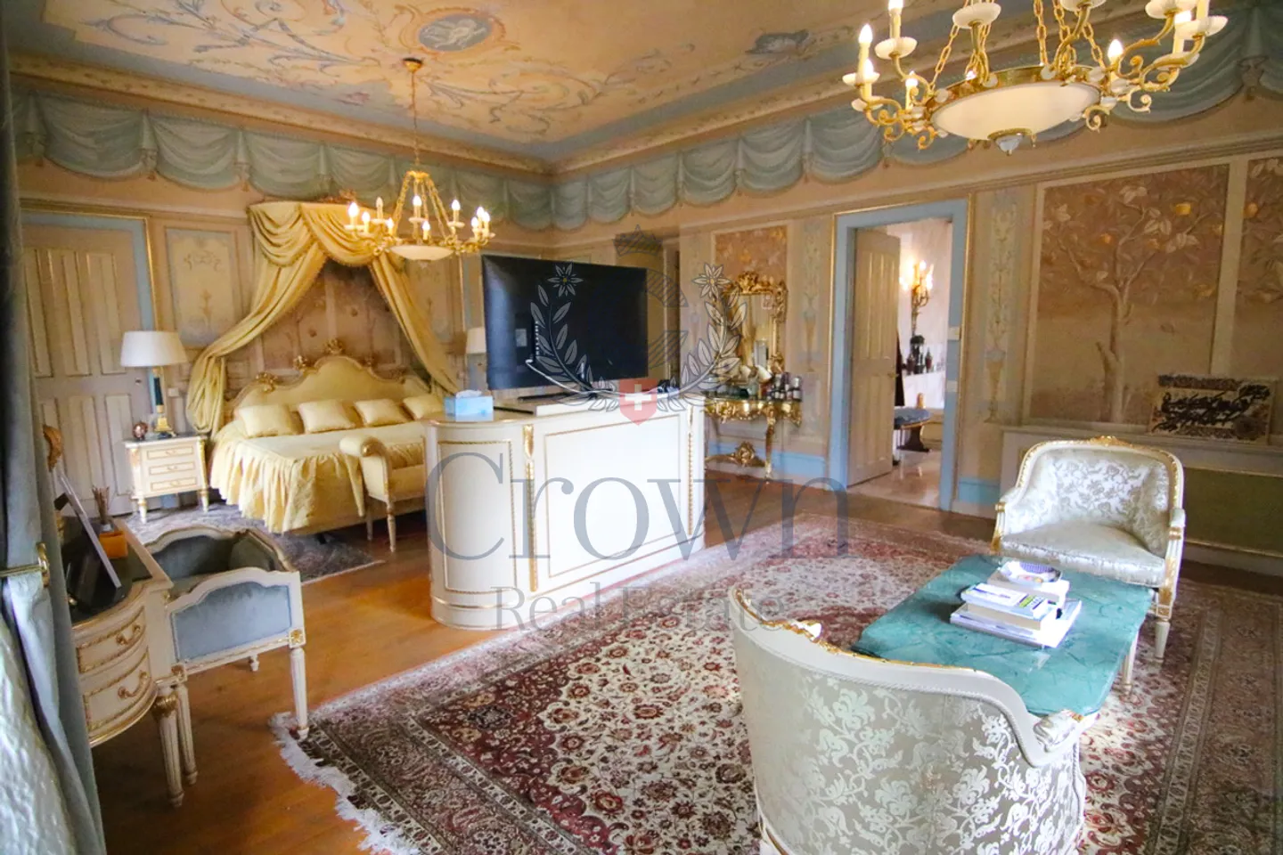 Castle Life at Your Fingertips! - Photo 29 of 37