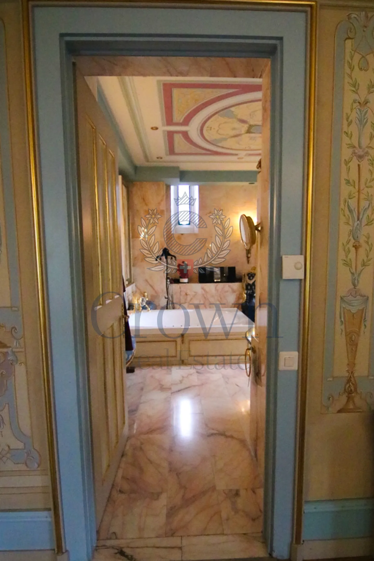 Castle Life at Your Fingertips! - Photo 30 of 37