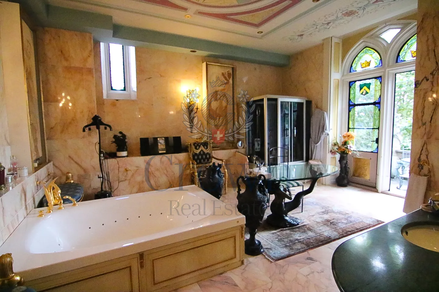 Castle Life at Your Fingertips! - Photo 31 of 37