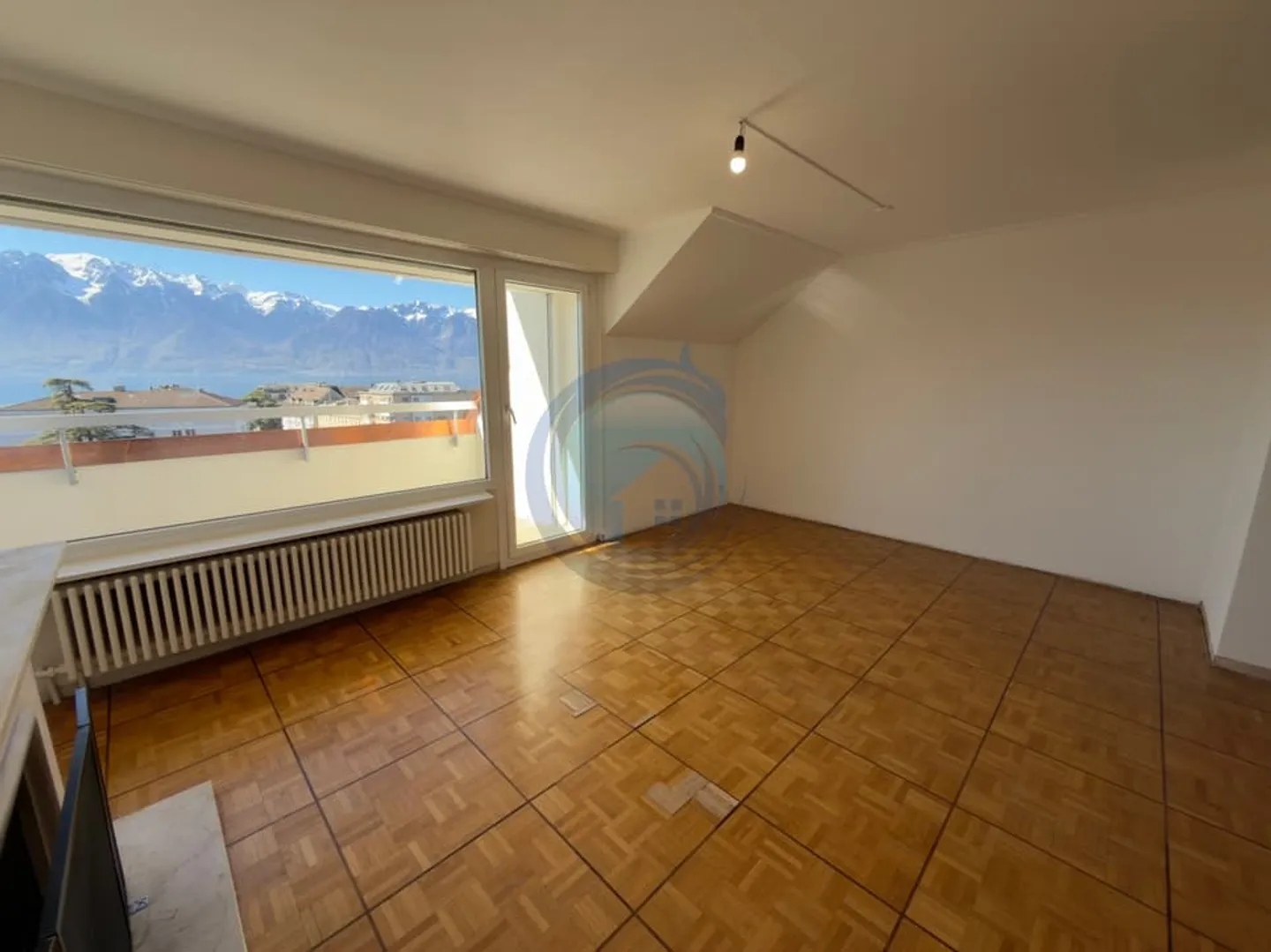 3,5-ZIMMER-WOHNUNG MIT EINEM PRÄCHTIGEN BLICK AUF DEN SEE - Foto 3 von 13