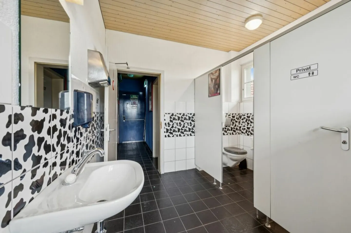 Hotel for sale - Photo 9 of 13