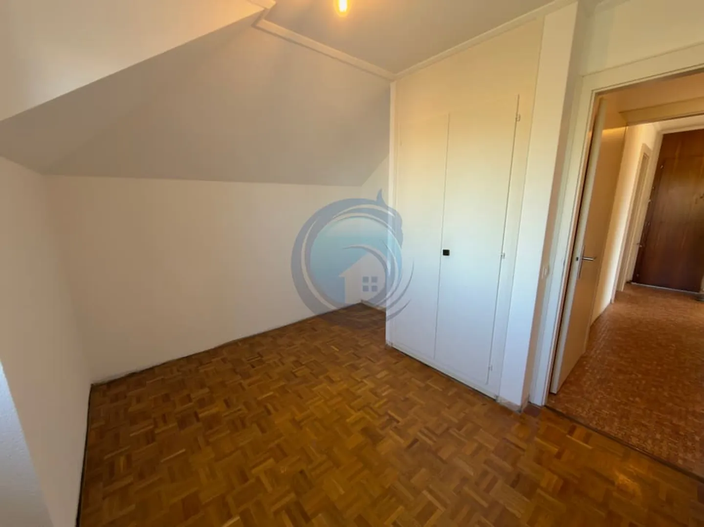 3,5-ZIMMER-WOHNUNG MIT EINEM PRÄCHTIGEN BLICK AUF DEN SEE - Foto 8 von 13