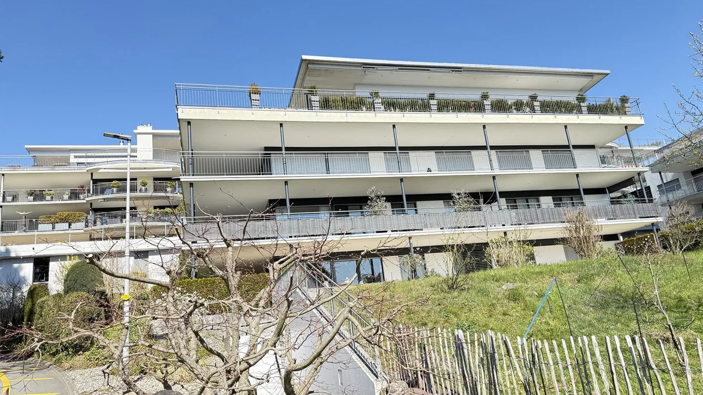 Exclusive 4.5 Room Apartment in Merlischachen - Photo 1 of 13