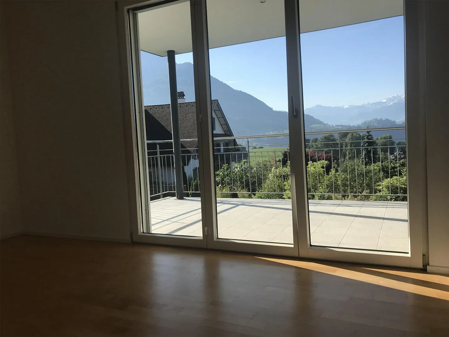 Exclusive 4.5 Room Apartment in Merlischachen - Photo 4 of 13