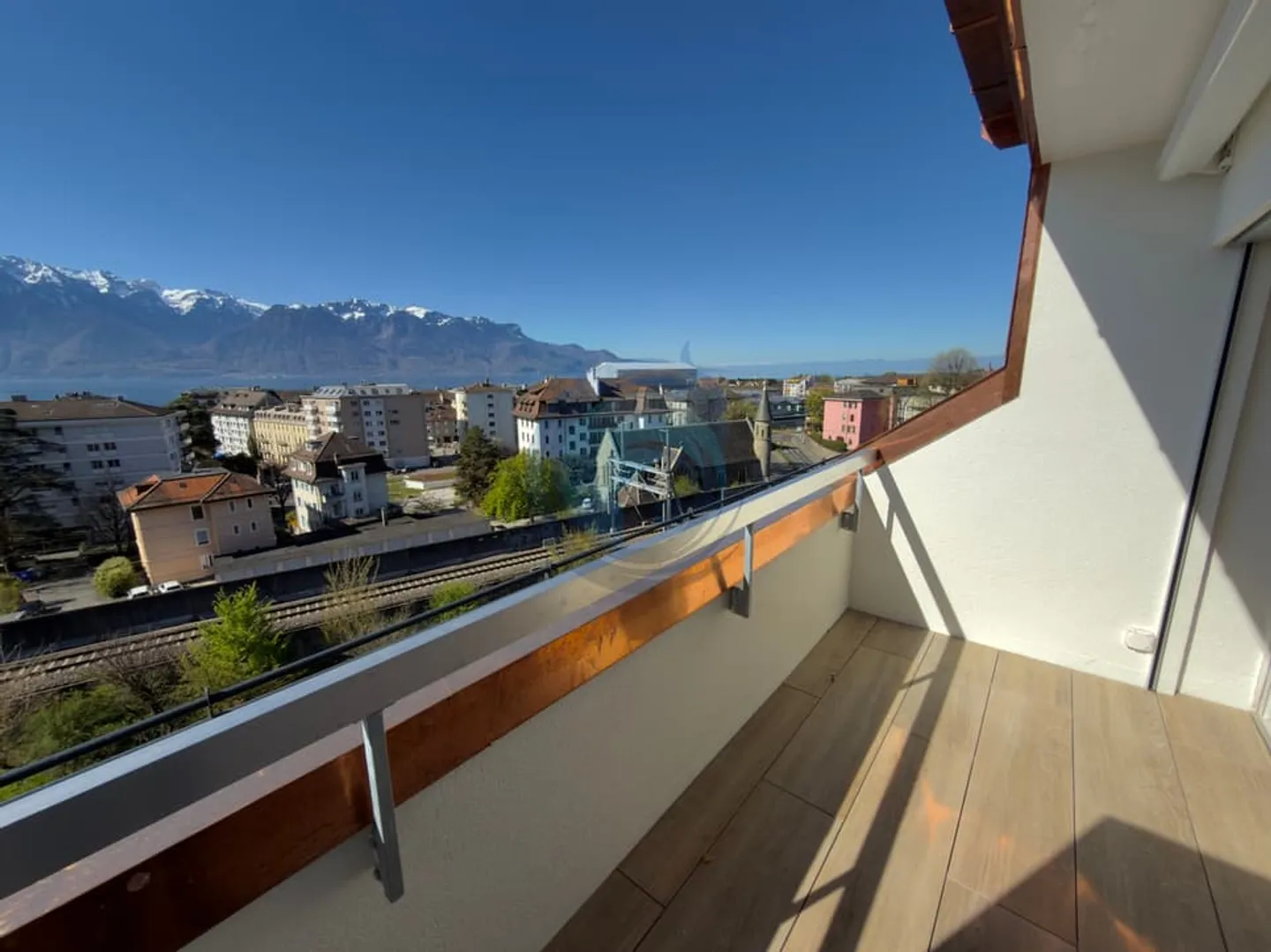 3,5-ZIMMER-WOHNUNG MIT EINEM PRÄCHTIGEN BLICK AUF DEN SEE - Foto 12 von 13