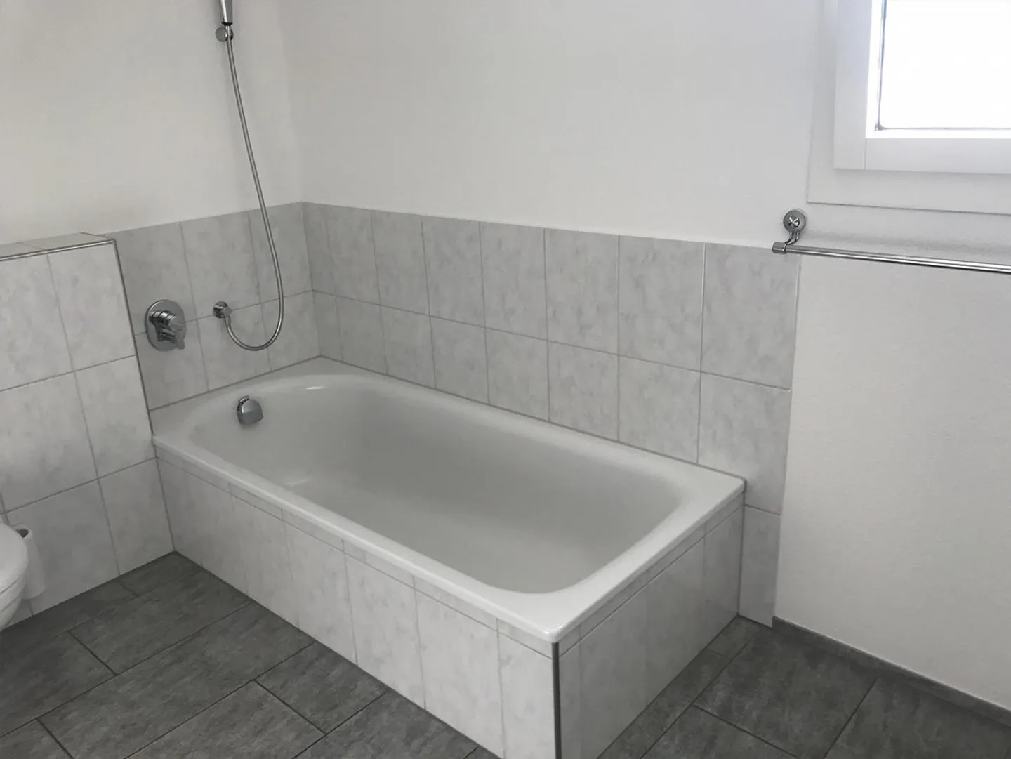 Exclusive 4.5 Room Apartment in Merlischachen - Photo 9 of 13