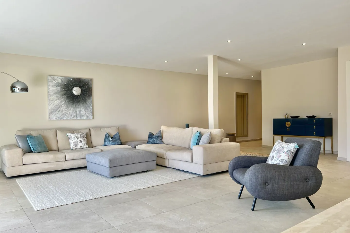 Elegante villa bifamiliare con vista lago a 180° e piscina esterna privata - Foto 10 di 47
