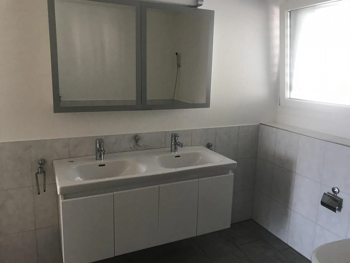 Exclusive 4.5 Room Apartment in Merlischachen - Photo 11 of 13