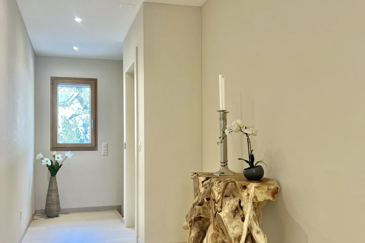 Elegante villa bifamiliare con vista lago a 180° e piscina esterna privata - Foto 15 di 47
