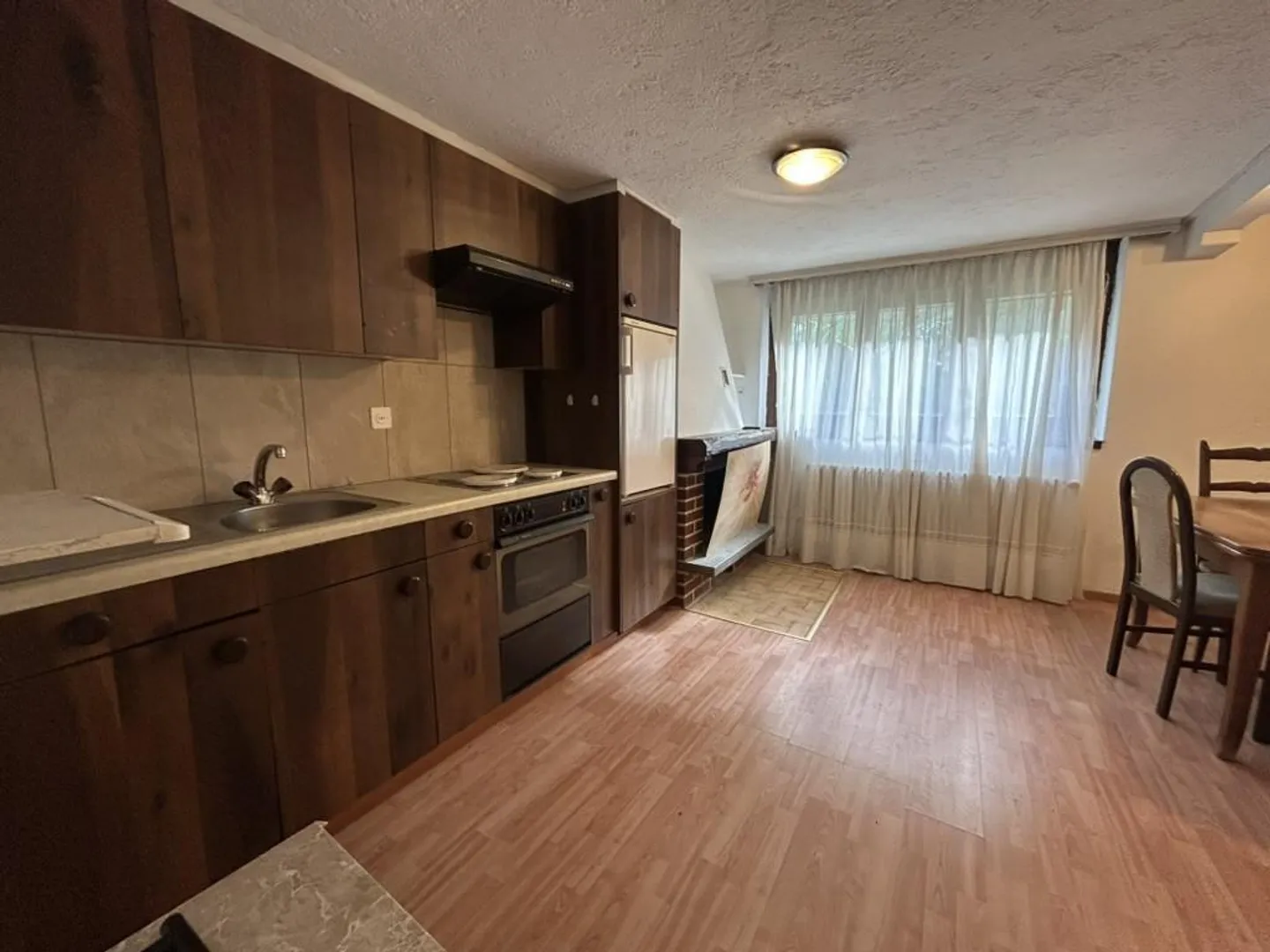 Bella casa di 6 stanze con grande giardino a Cresciano - Foto 3 di 9