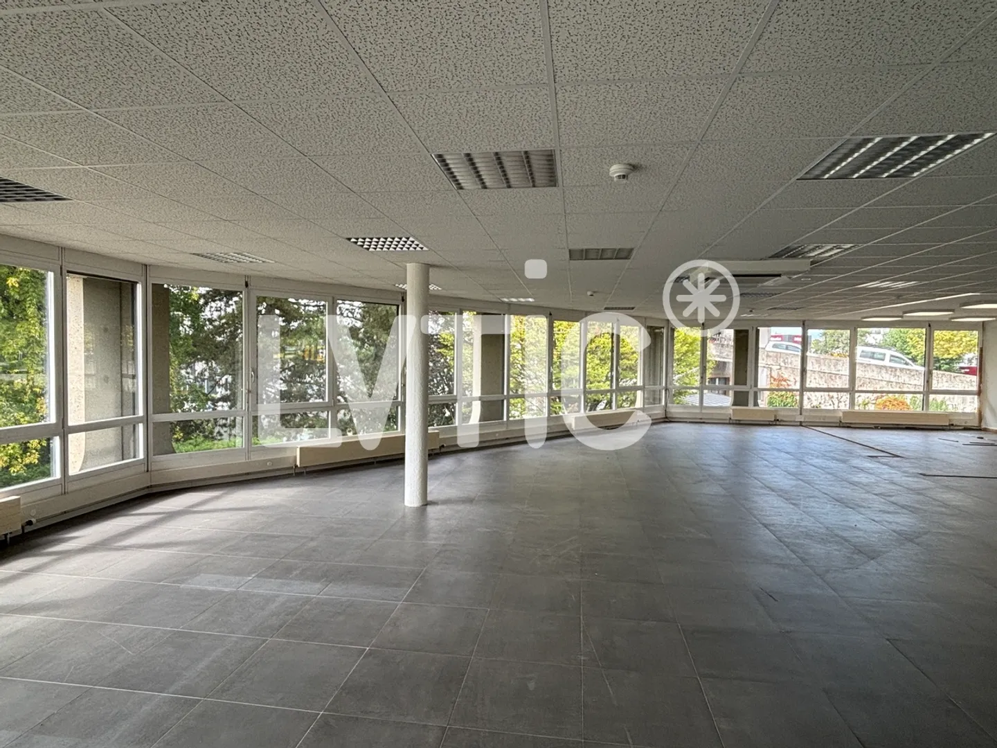 Showroom, commercial spaces, offices of 640 m2 for rent in Crissier - Photo 4 of 9