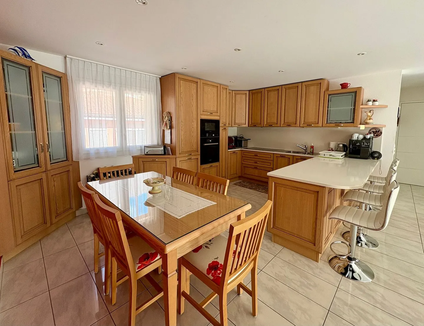 Élégance et tranquillité : 5,5 pièces à Grono avec vue sur le paysage ! - Photo 2 sur 15