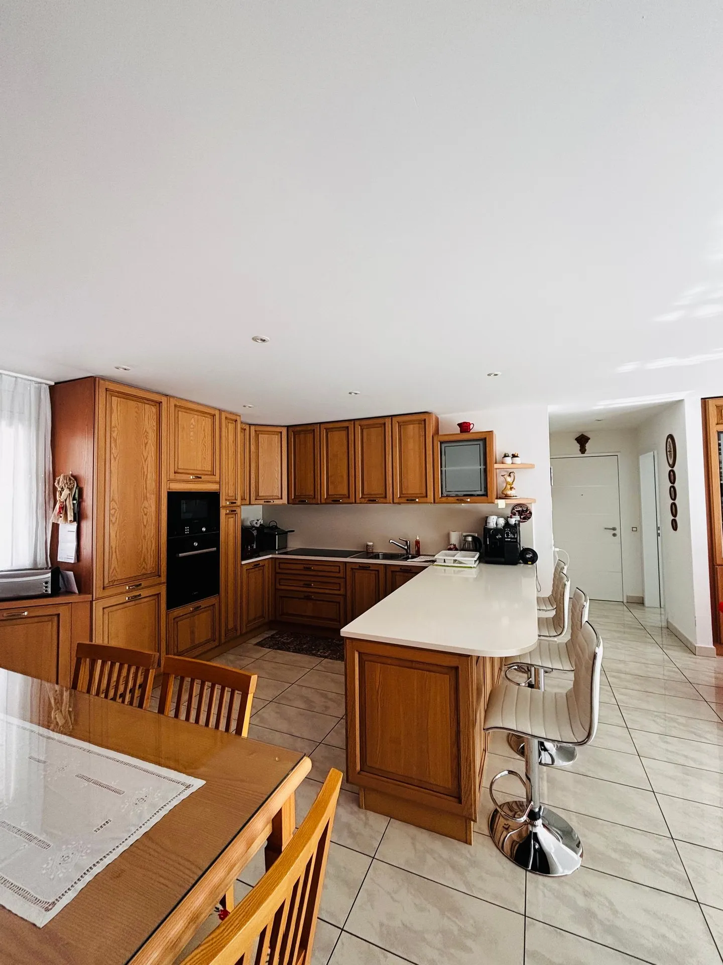 Élégance et tranquillité : 5,5 pièces à Grono avec vue sur le paysage ! - Photo 3 sur 15