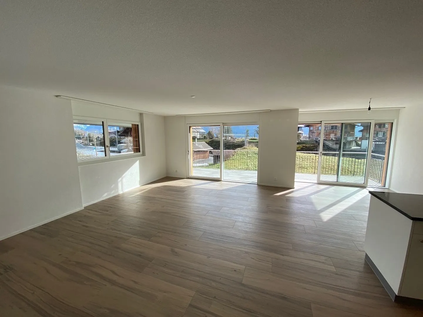 Ampio e moderno appartamento di 4,5 stanze al 1° piano, finiture interne di alta qualità - Foto 3 di 12