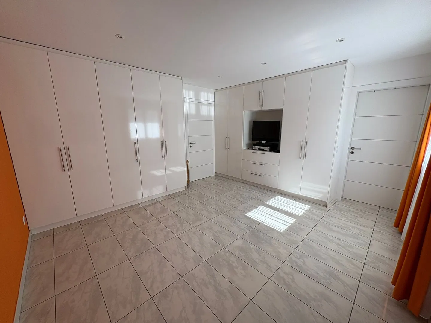 Élégance et tranquillité : 5,5 pièces à Grono avec vue sur le paysage ! - Photo 6 sur 15