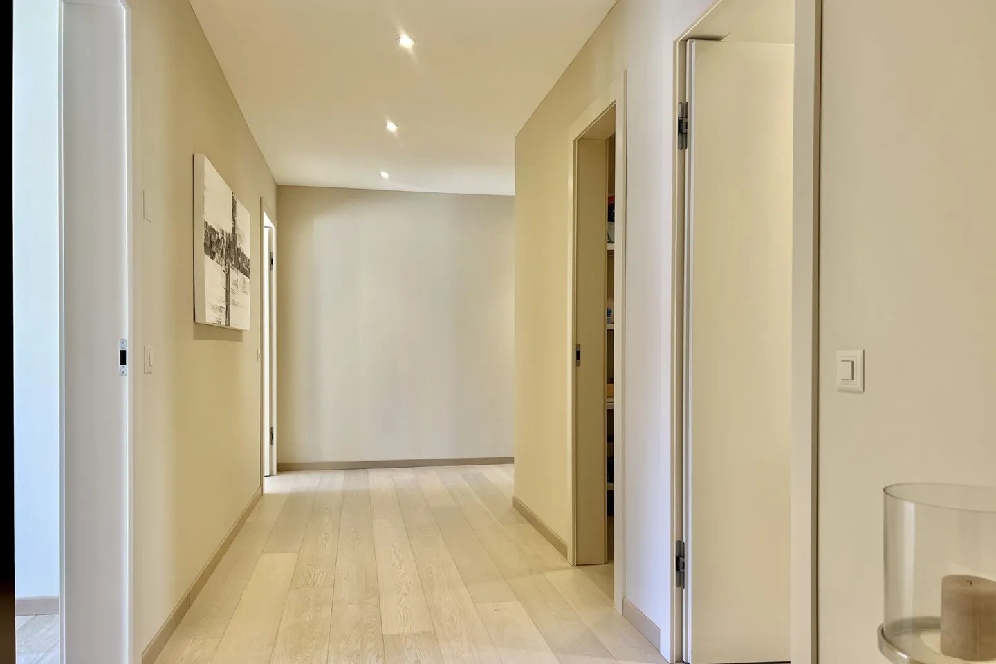 Elegante villa bifamiliare con vista lago a 180° e piscina esterna privata - Foto 29 di 47