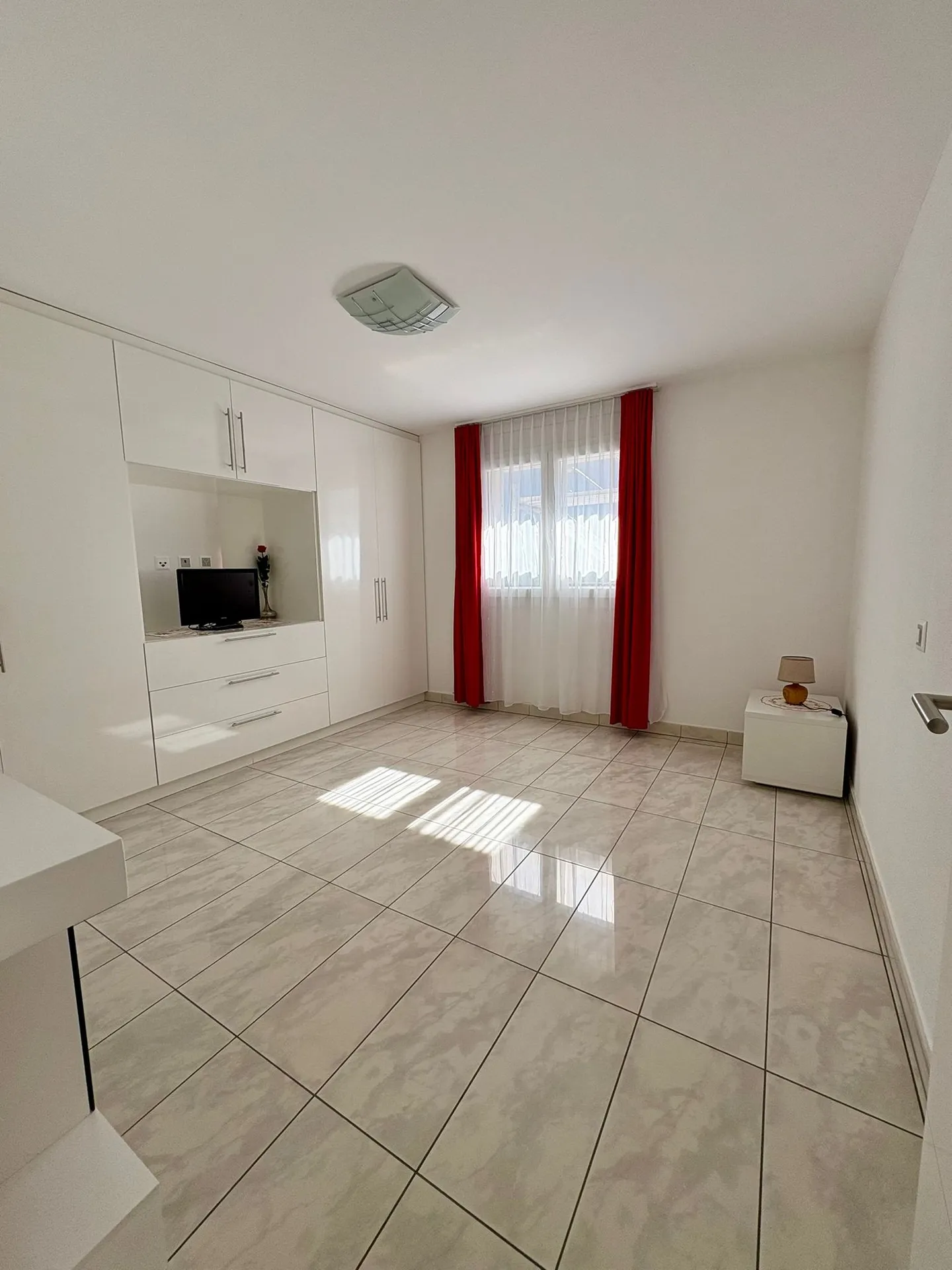 Élégance et tranquillité : 5,5 pièces à Grono avec vue sur le paysage ! - Photo 7 sur 15