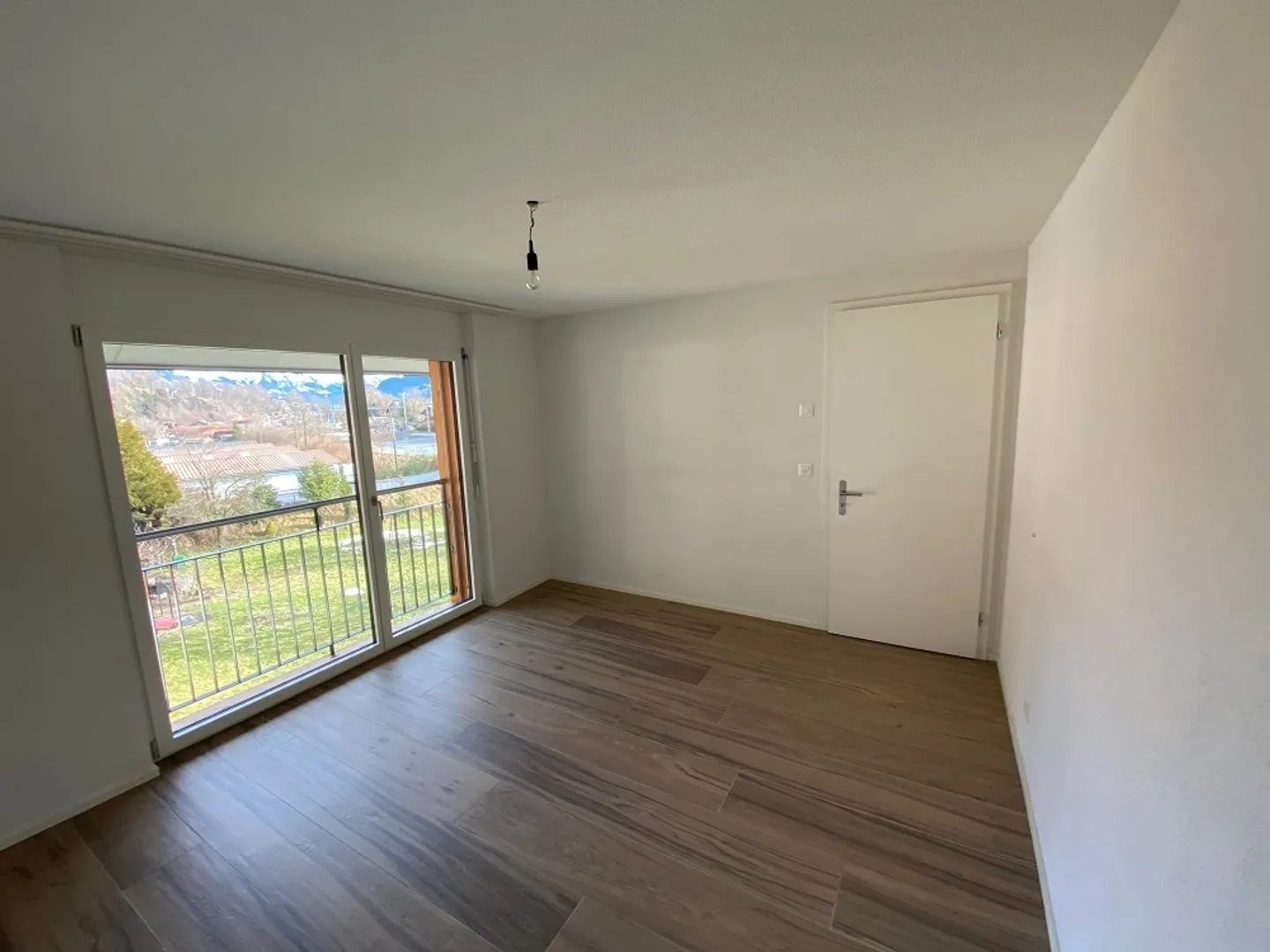 Ampio e moderno appartamento di 4,5 stanze al 1° piano, finiture interne di alta qualità - Foto 6 di 12