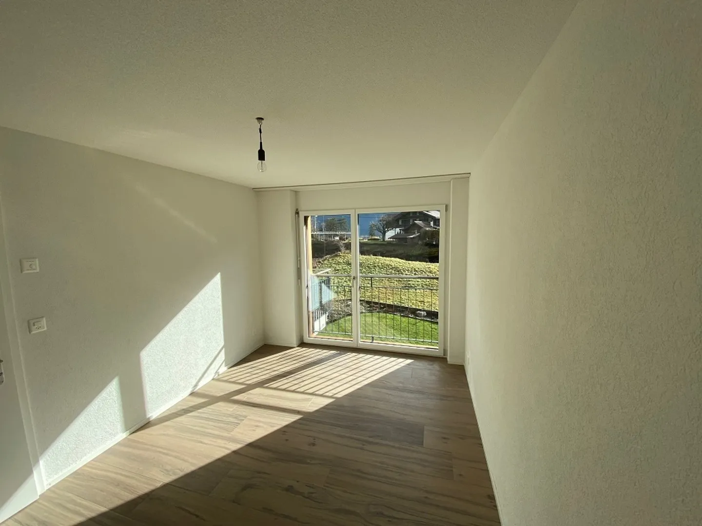 Ampio e moderno appartamento di 4,5 stanze al 1° piano, finiture interne di alta qualità - Foto 7 di 12