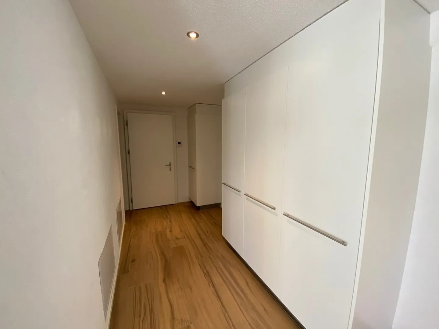 Ampio e moderno appartamento di 4,5 stanze al 1° piano, finiture interne di alta qualità - Foto 9 di 12