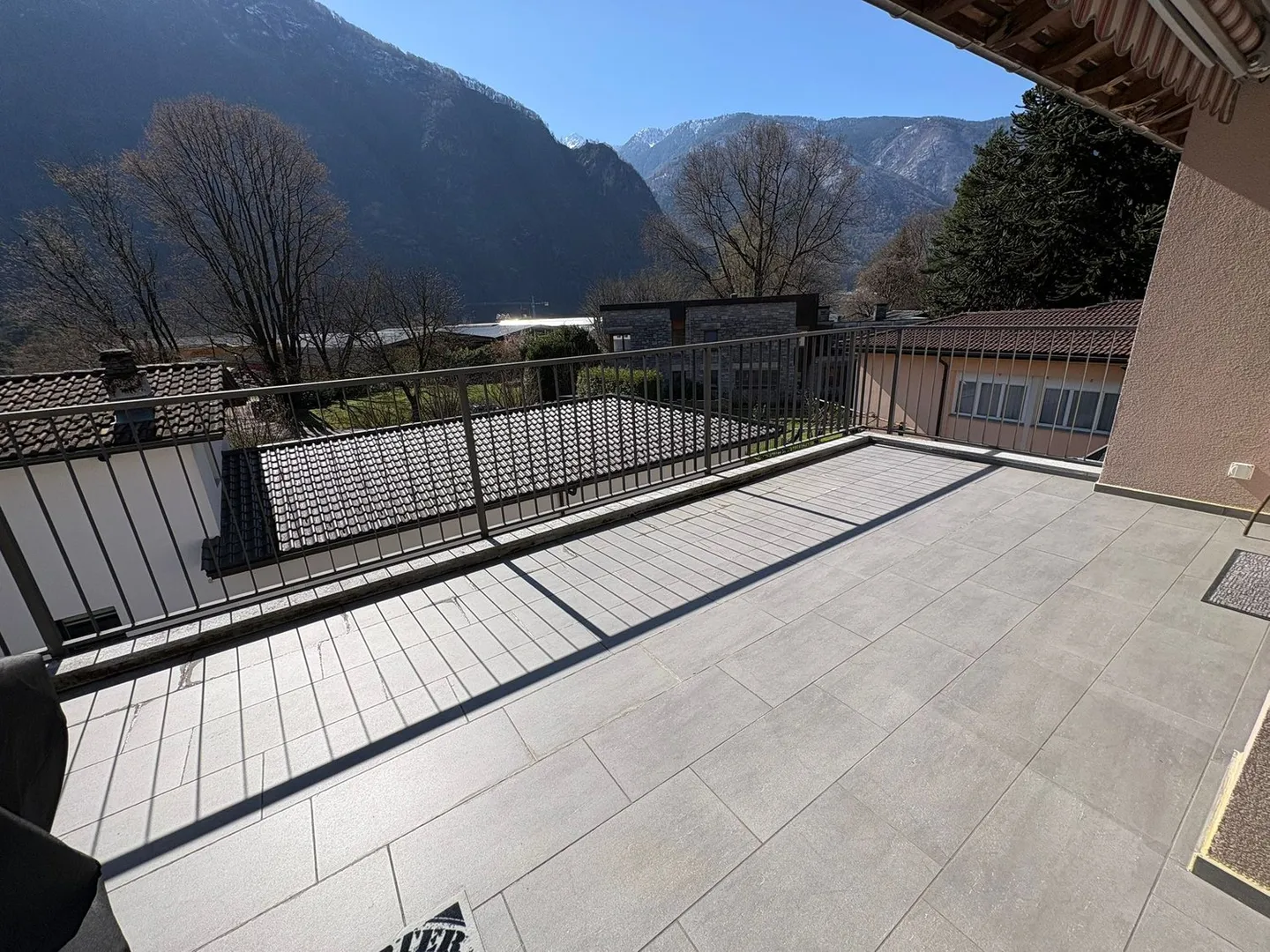 Élégance et tranquillité : 5,5 pièces à Grono avec vue sur le paysage ! - Photo 13 sur 15