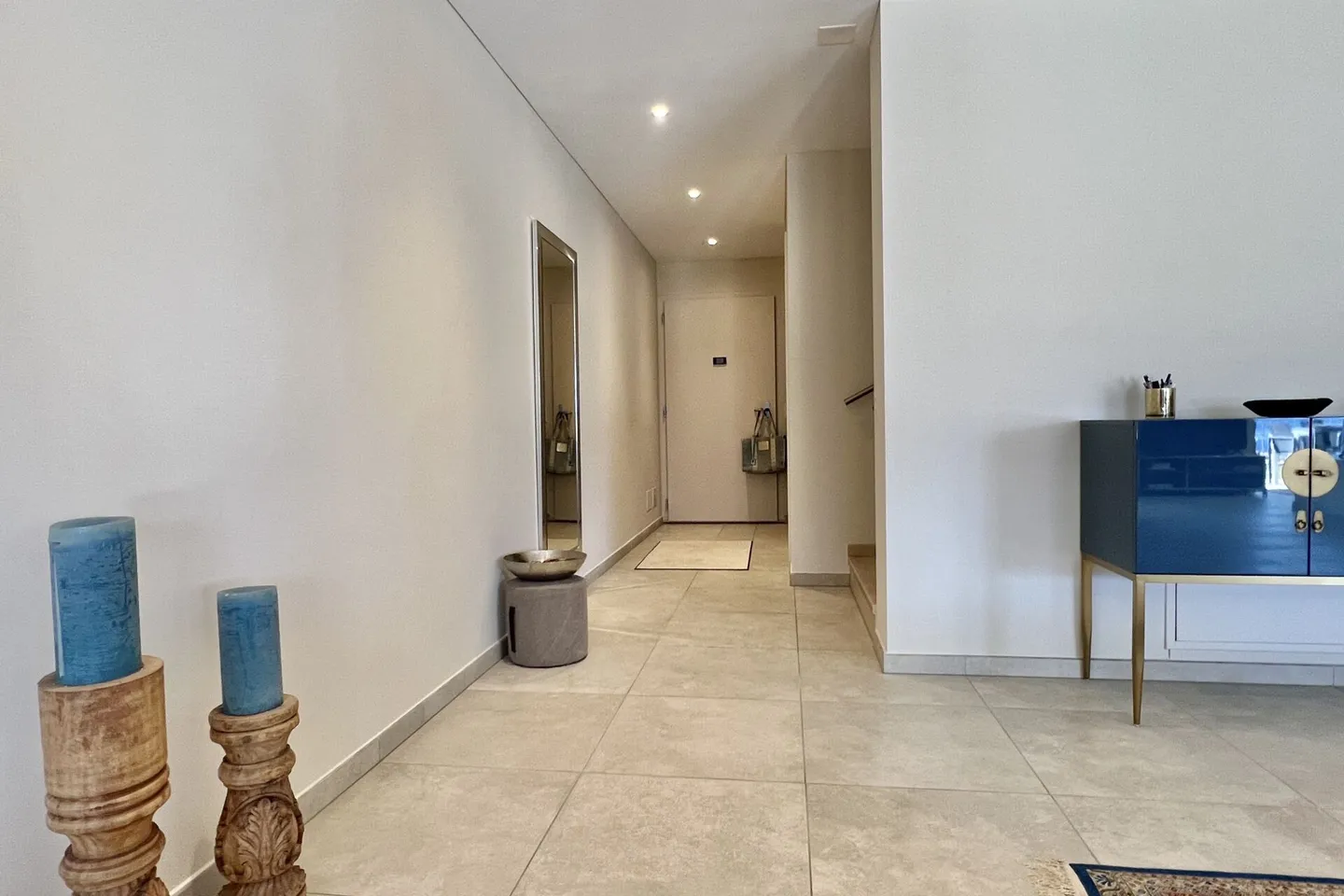 Elegante villa bifamiliare con vista lago a 180° e piscina esterna privata - Foto 42 di 47