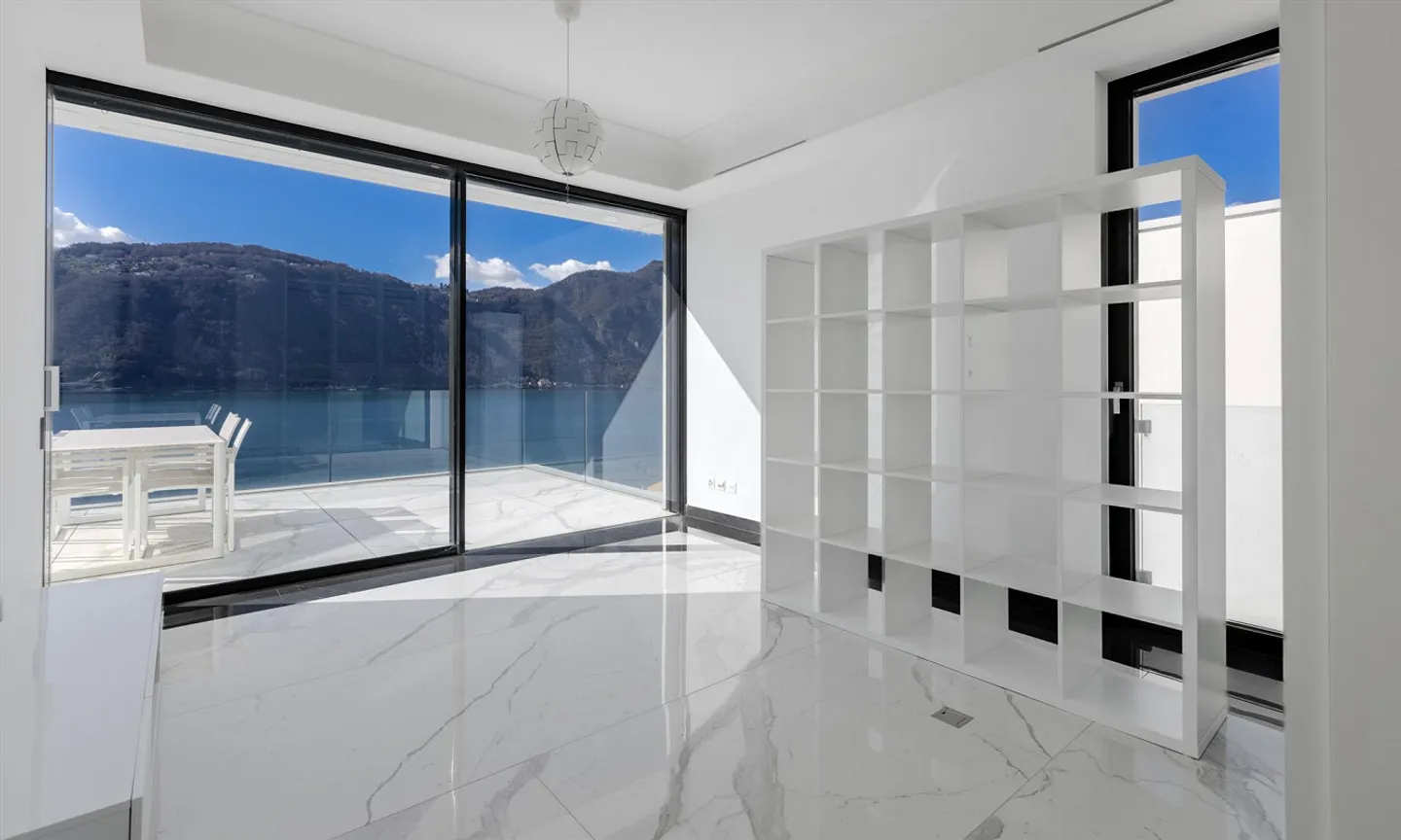 SUPERATTICO 4.5 WITH SPECTACULAR VIEW OF THE LAKE IN BISSONE - Photo 4 of 9