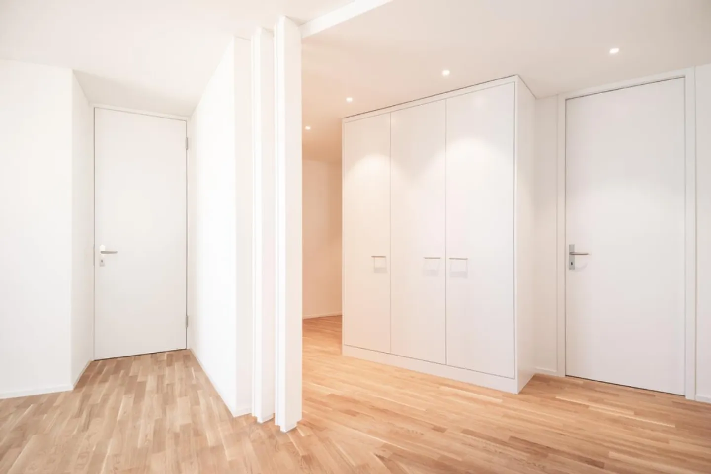 Wohnen mit Aussicht: 14 Etage, See und Berge zum Greifen nah - Foto 2 von 7