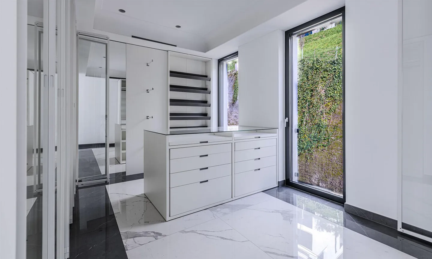 SUPERATTICO 4.5 WITH SPECTACULAR VIEW OF THE LAKE IN BISSONE - Photo 7 of 9