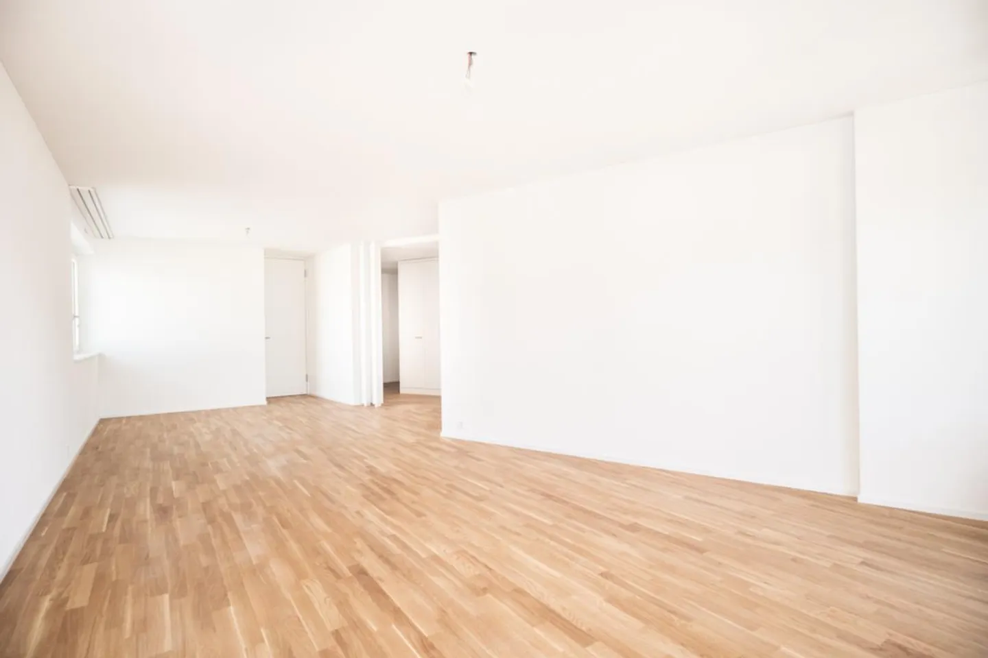 Wohnen mit Aussicht: 14 Etage, See und Berge zum Greifen nah - Foto 4 von 7