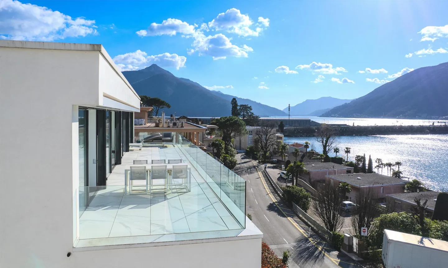 SUPERATTICO 4.5 WITH SPECTACULAR VIEW OF THE LAKE IN BISSONE - Photo 8 of 9