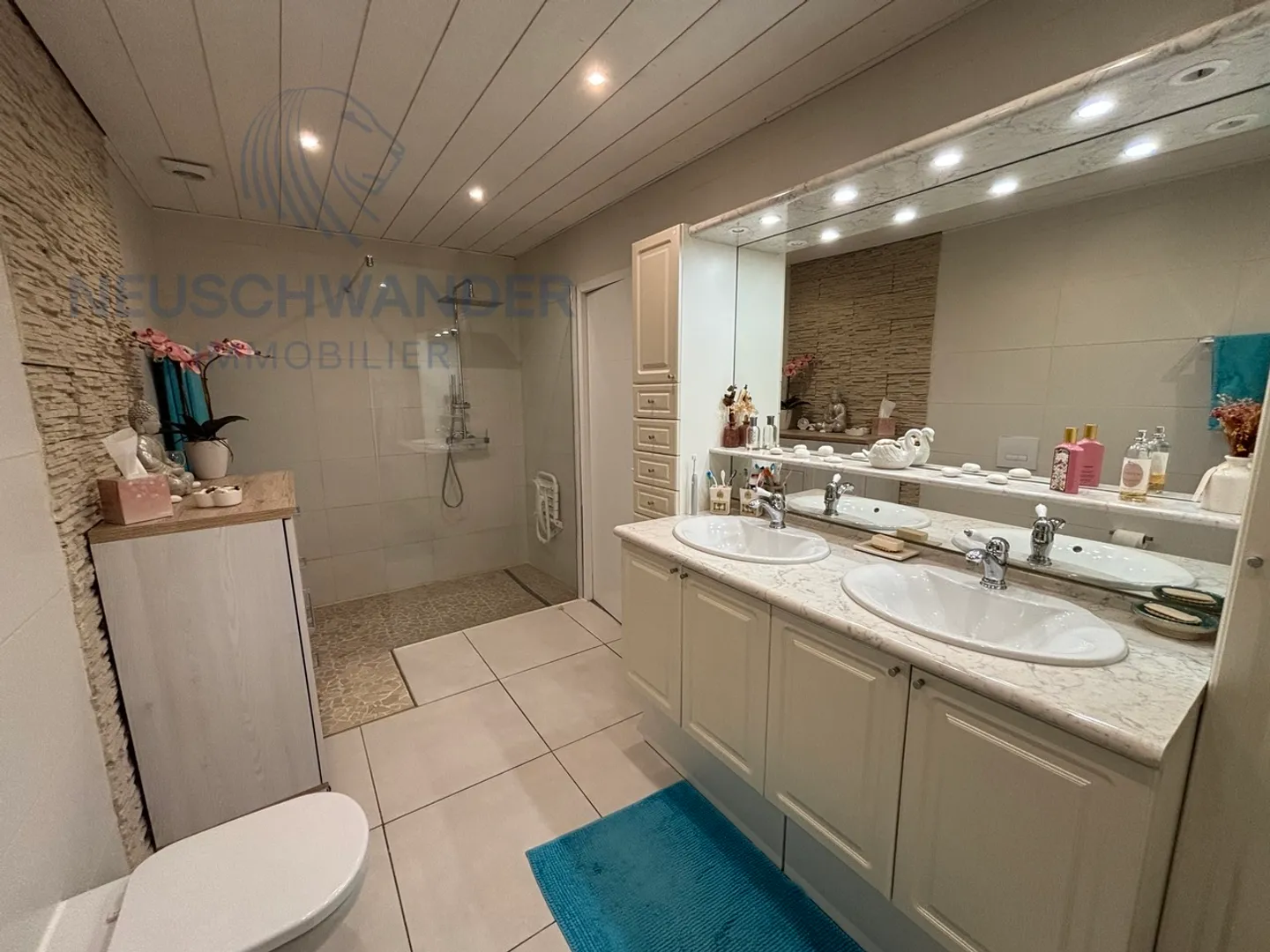 Incantevole e spaziosa nel cuore del villaggio - Foto 2 di 13