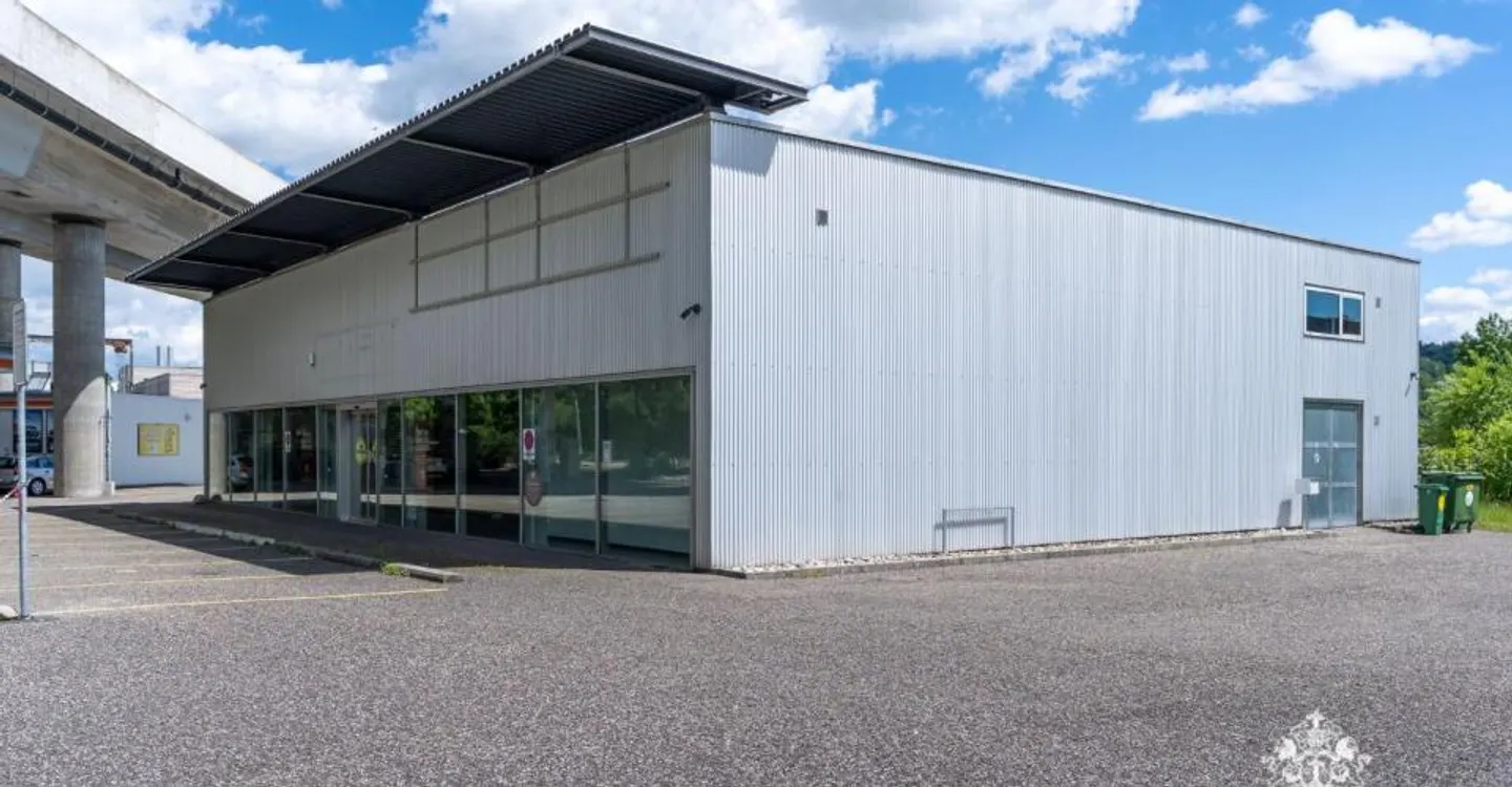 Espaces de bureaux et commerciaux attrayants et bien desservis dans le Bözingenfeld de Bienne - Photo 1 sur 12